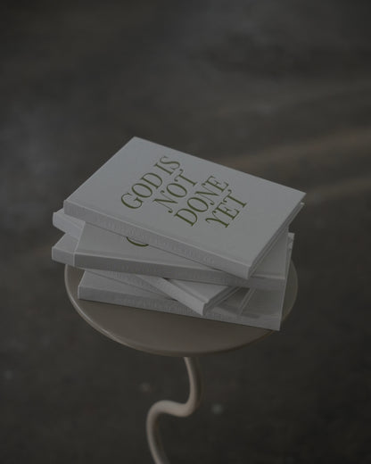 ANDACHTSBUCH 'GOD IS NOT DONE YET'